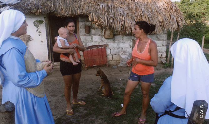 A sister of the order Misioneras de Jesús Verbo y Víctima during catechesis in the central Cuban town of Guasimal.