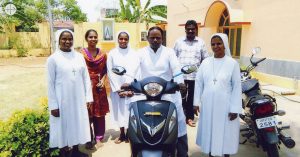 India. Cuatro motocicletas para la atención pastoral y social a los creyentes de la Diócesis de Eluru