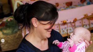 Rusia: «Algunas madres no saben siquiera que hay que bañar a los bebés»