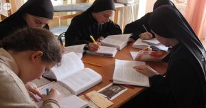 Ucrania: Apoyo a la formación de 13 novicias de la congregación de los Servidoras del Señor y de la Virgen de Matará