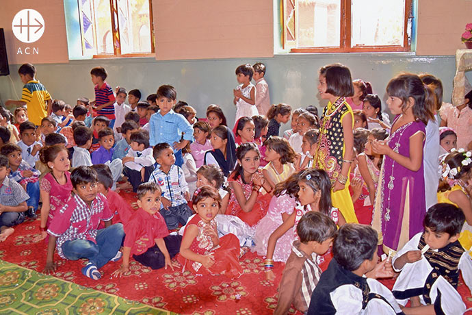 The village, or small town, of Khushpur, with its population of almost 8,000 Catholics, lies some 25 miles (40 km) south of the city of Faisalabad.