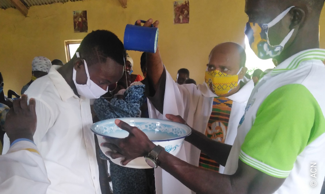 Father Robinson Melkis from Ghana has turned to ACN for help to obtain a suitable all-terrain vehicle.