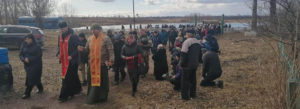 Ukrainian Refugees praying