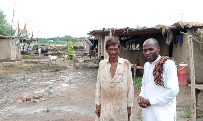 Priest in Pakistan floodings