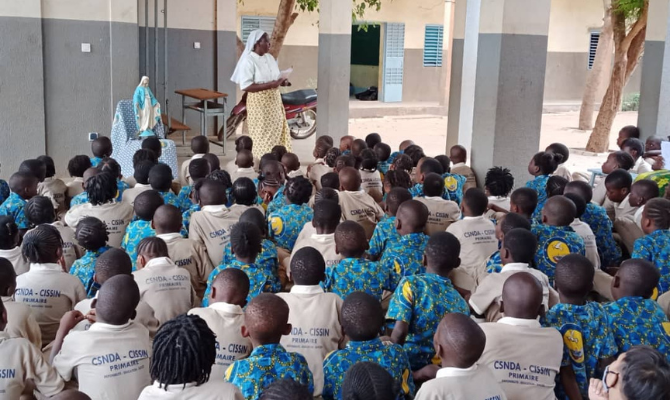 One Million Children Praying the Rosary