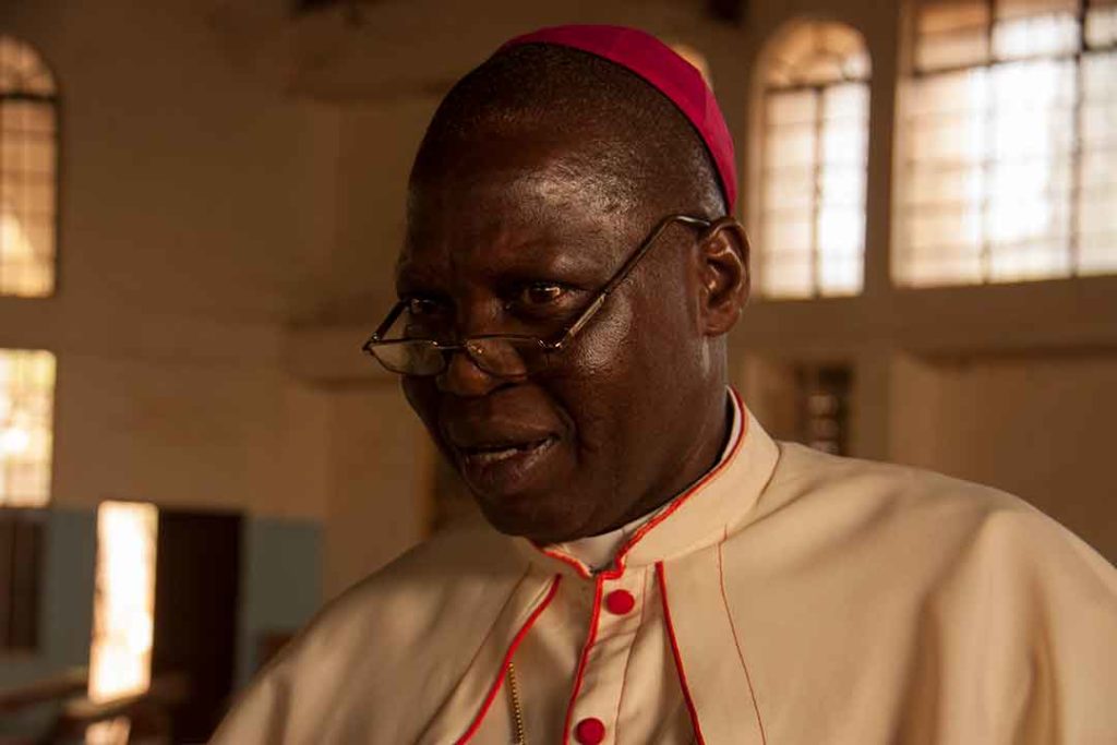 Arzobispo Matthew Ndagoso de Kaduna en la Parroquia de San Agustín